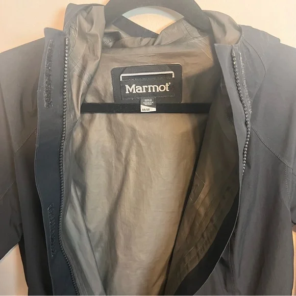 Women’s Marmot Gore-Tex Long Black Hooded Rain Jacket Size Medium - Picture 4 of 6